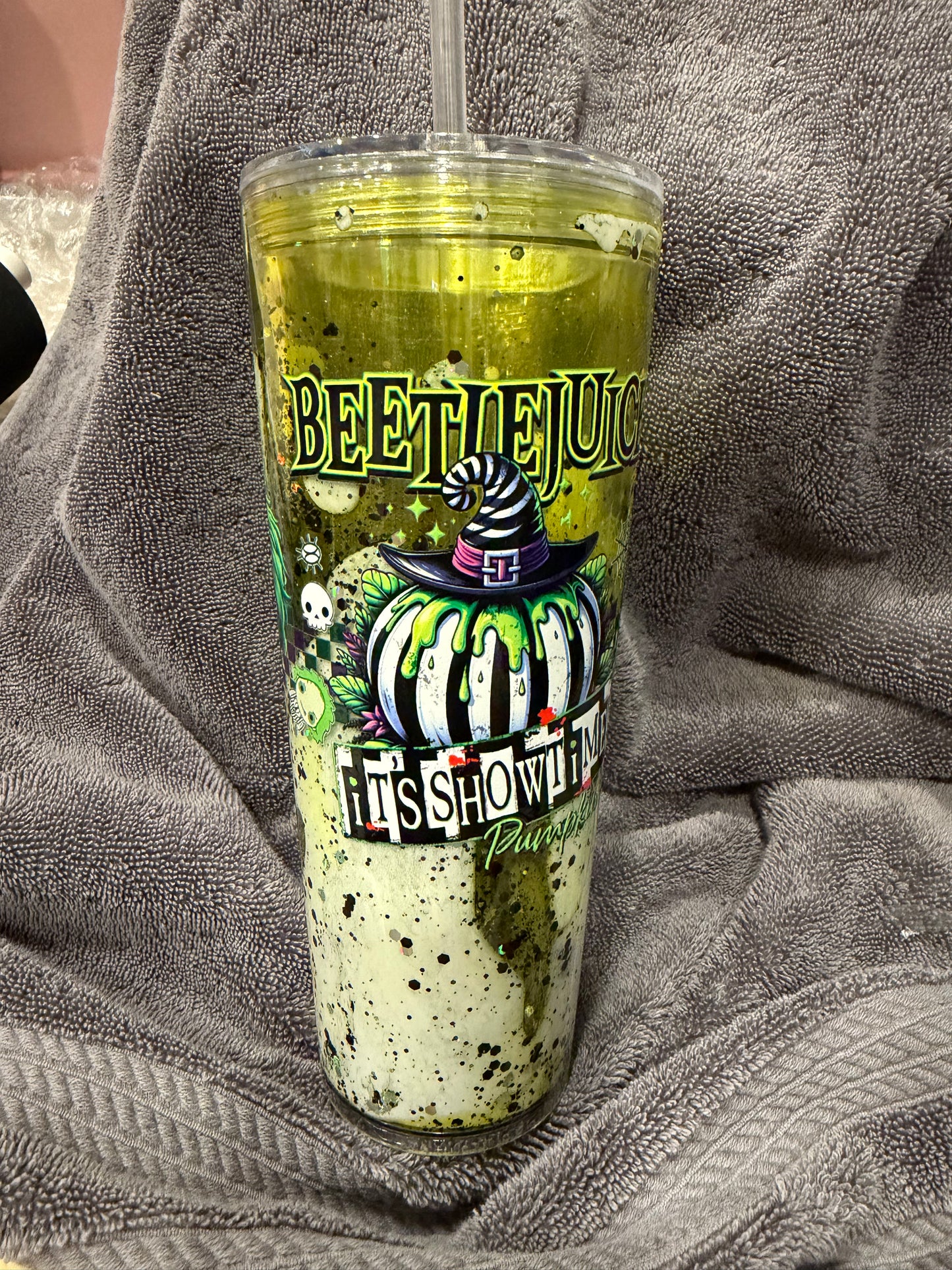 24 oz Beetle J with straw topper