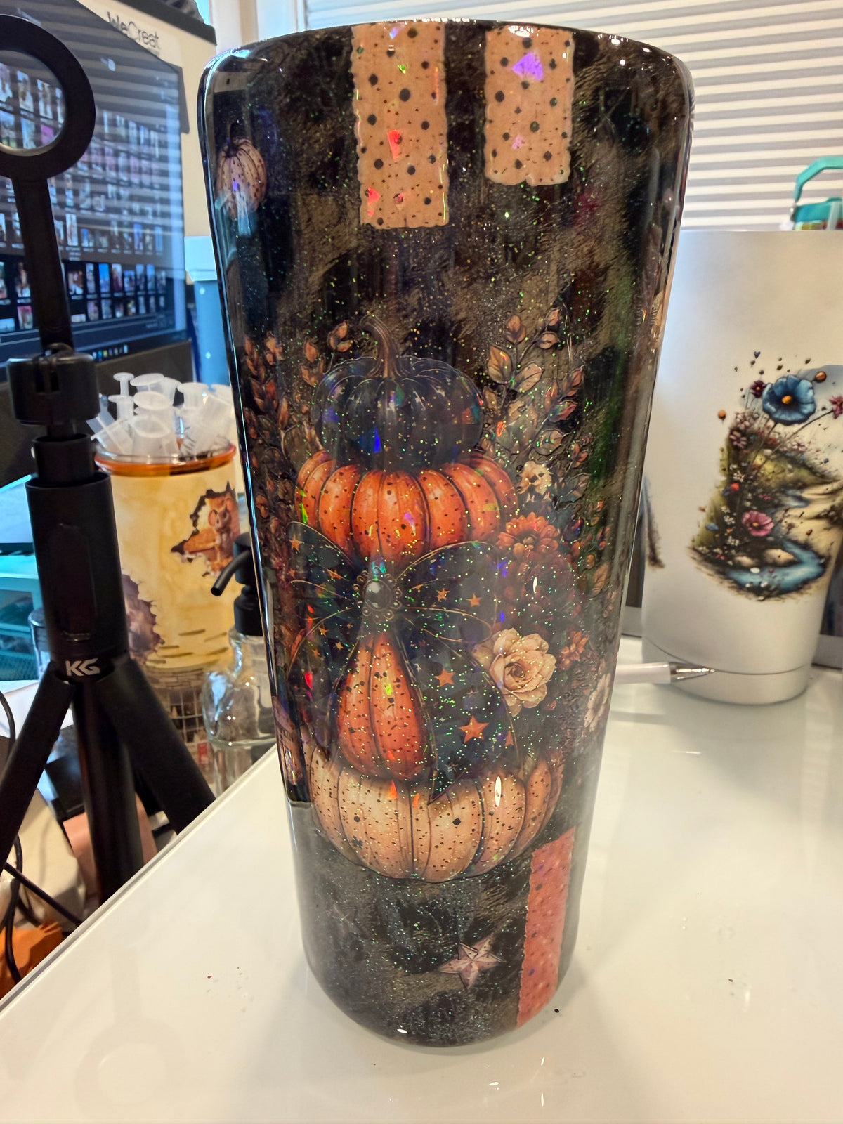 32 oz Holographic Pumpkin